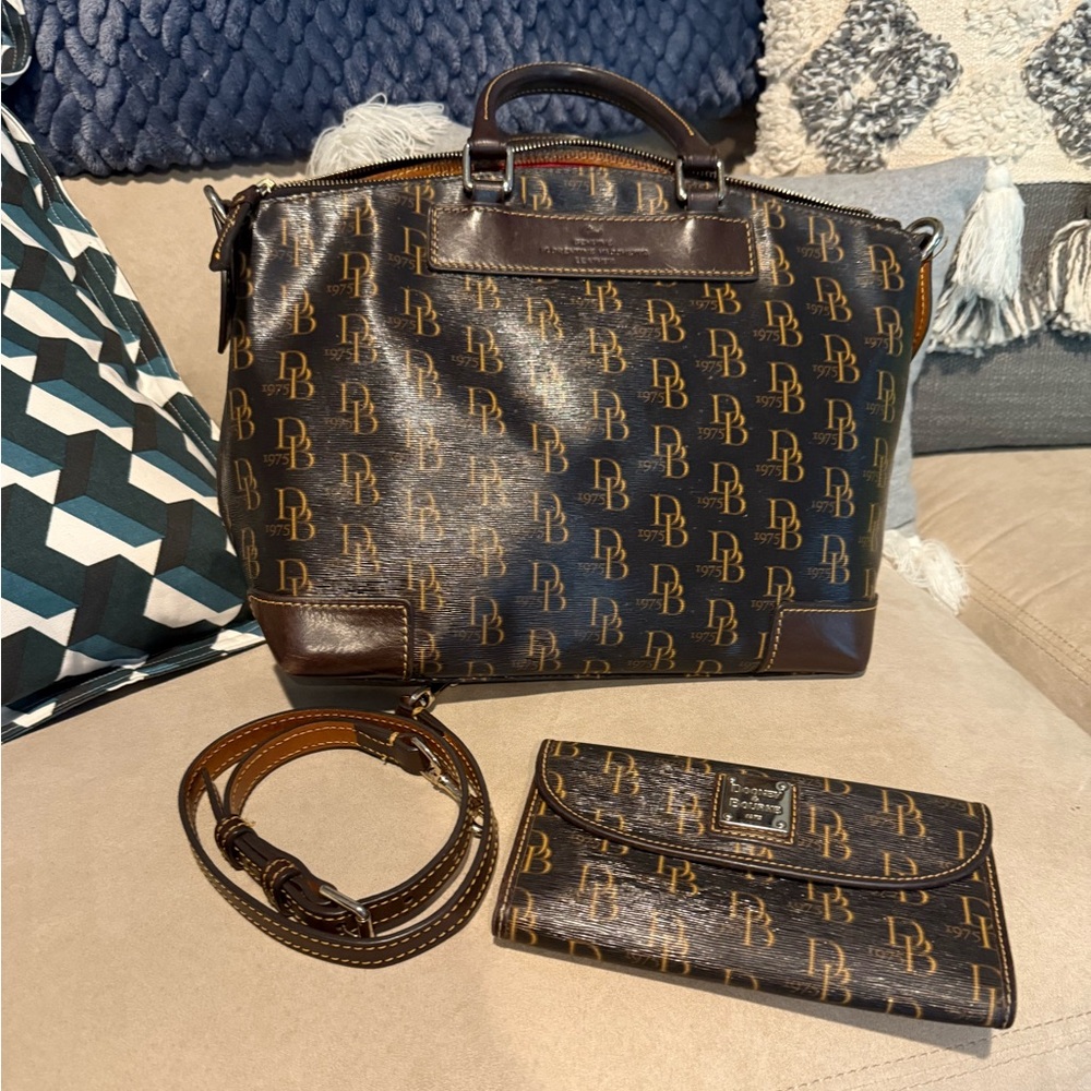 🤎Dooney & Bourke Monogram Set🤎 - Picture 2 of 13